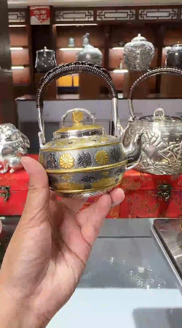 足银999精工手工鏨刻花镀金提梁泡茶壶