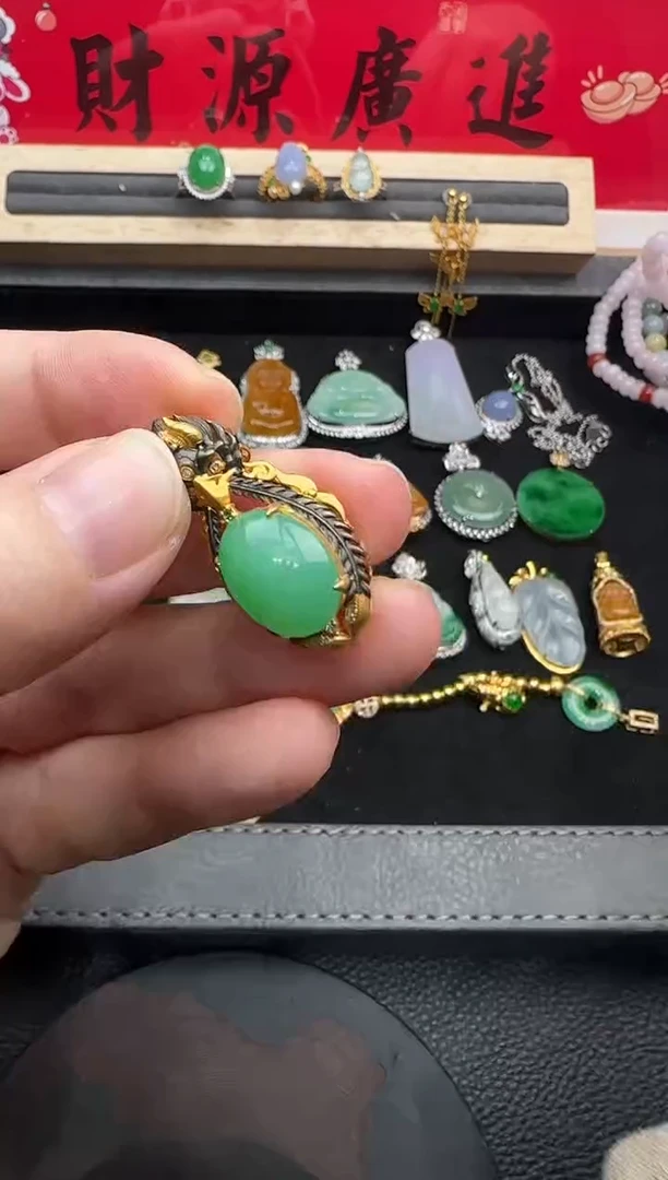 18K金镶嵌戒指翡翠勿拍