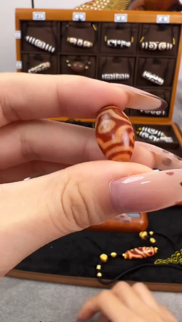 玛瑙/玉髓（覆膜）颈饰未镶嵌36微瑕随机发货