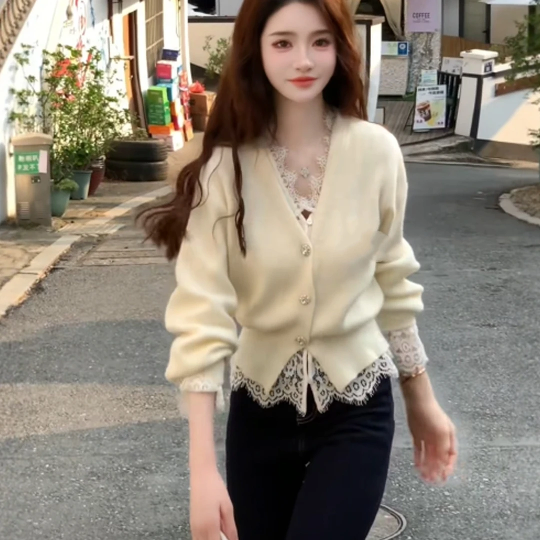 温柔风气质长袖V领针织衫毛衣女秋季新款蕾丝打底衫叠穿显瘦上衣