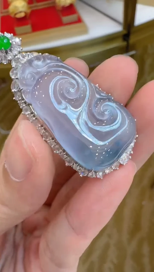 翡翠18K金镶嵌吊坠(不含链)天*?定金（2w）差3.8w