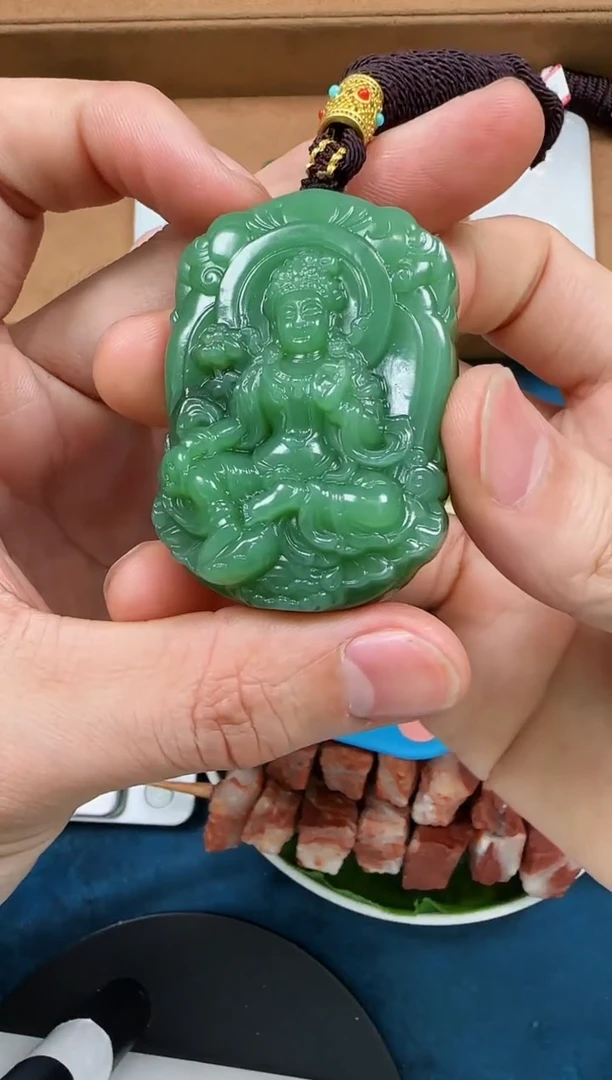 颈饰未镶嵌和田玉后**家吊坠