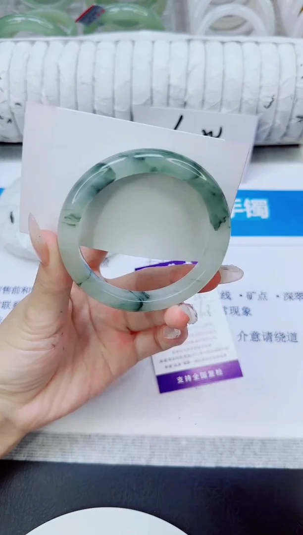 未镶嵌手镯石英质玉79/56.4