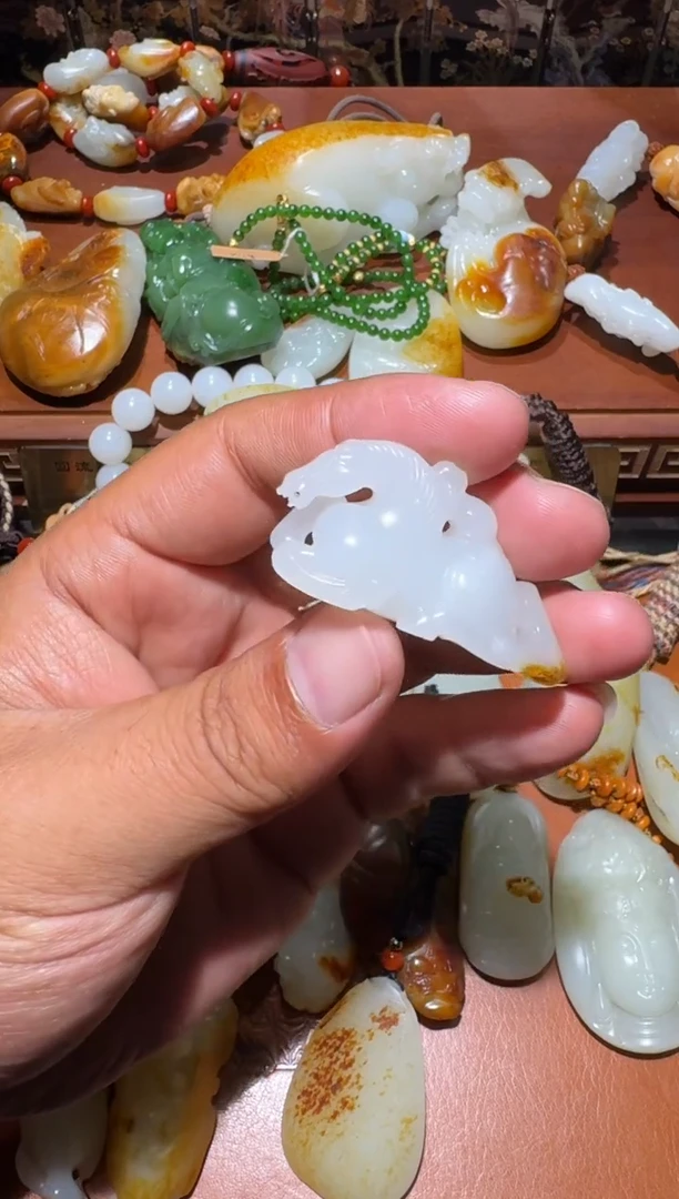 颈饰未镶嵌和田玉马