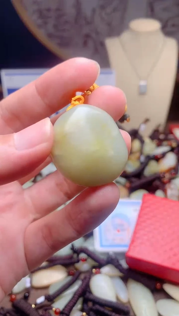 和田玉未镶嵌颈饰1