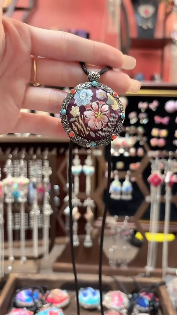 织绣 云织谣民族风精美饰品   247