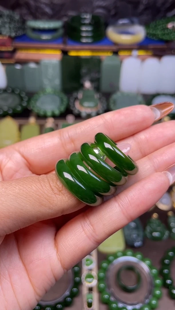 颈饰未镶嵌和田玉戒圈18+