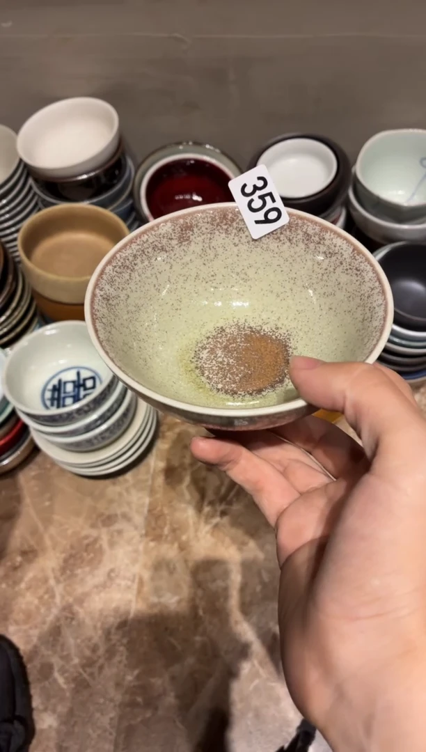 瓷片K****所359玻化绿米饭碗1个