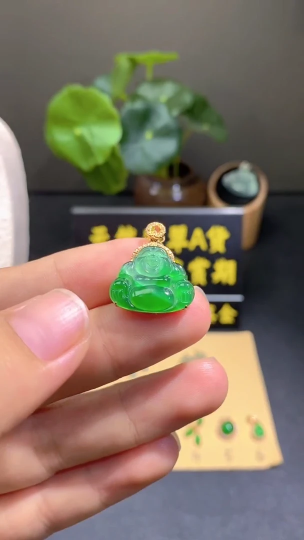 颈饰18K金镶嵌翡翠翡翠A货