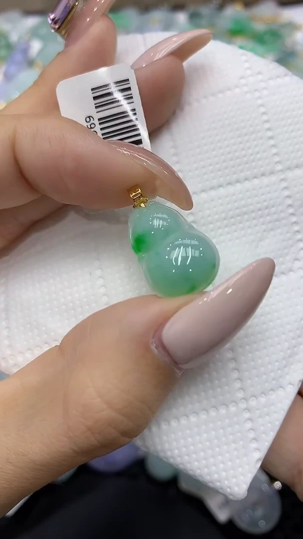 颈饰18K金镶嵌翡翠111111111111