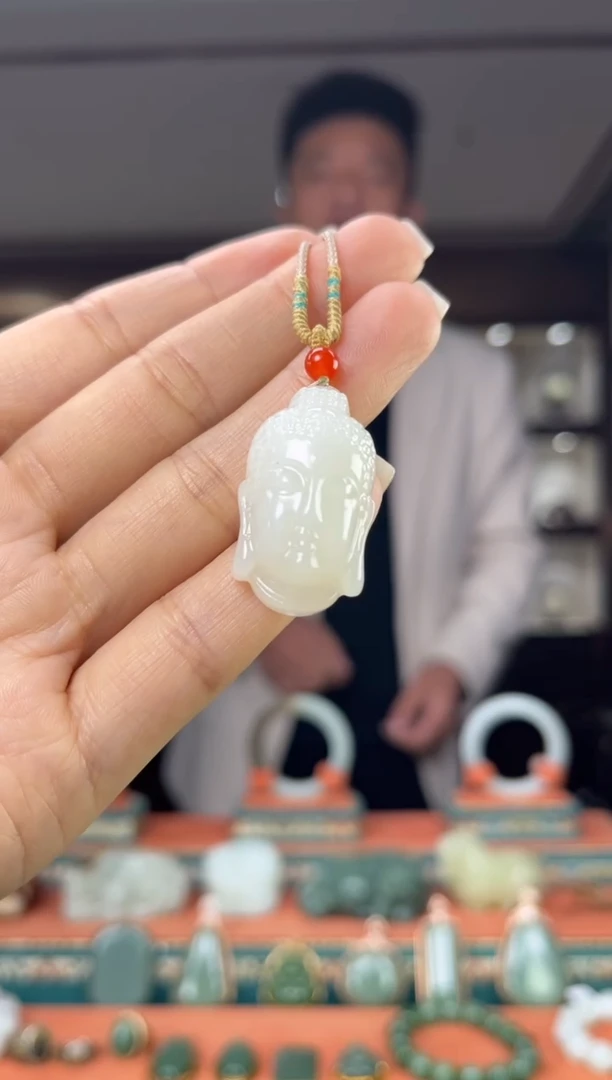 颈饰未镶嵌和田玉佩佩