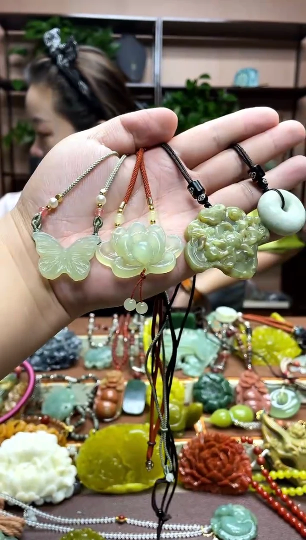 未镶嵌岫玉吊坠·