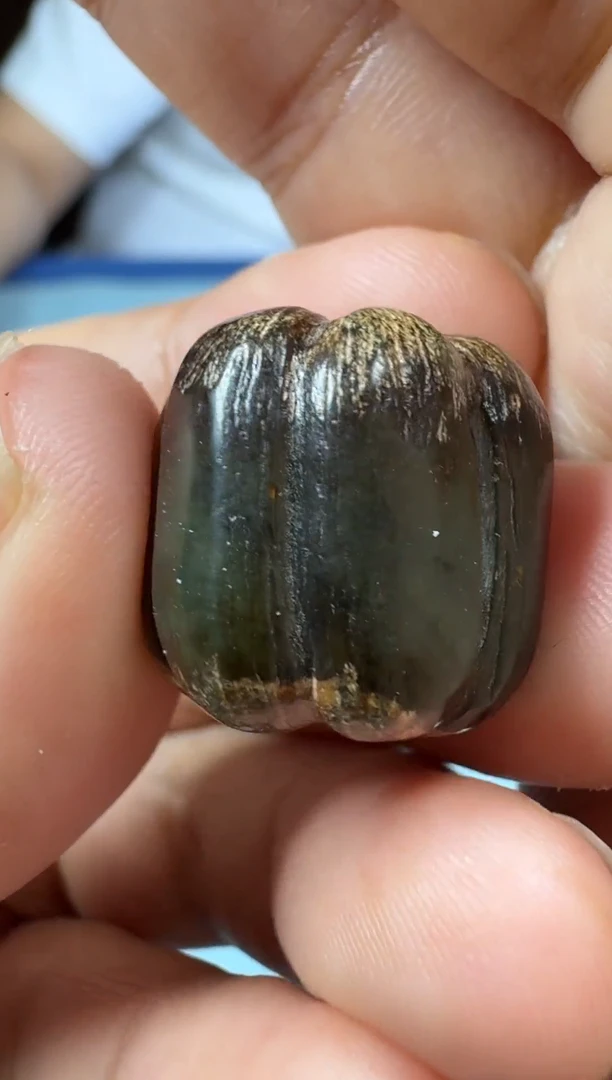 和田玉未镶嵌颈饰1