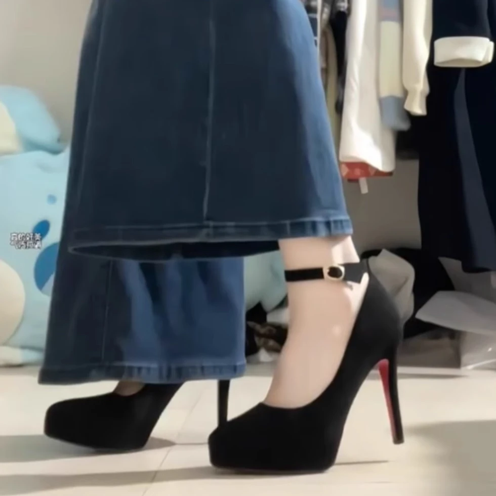 法式不累脚绒面防水台高跟鞋女2025新款日常小众设计红底职业单鞋