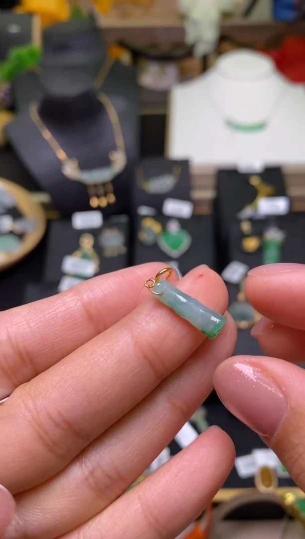 【闪购商品】翡翠颈饰18K金镶嵌净货17996