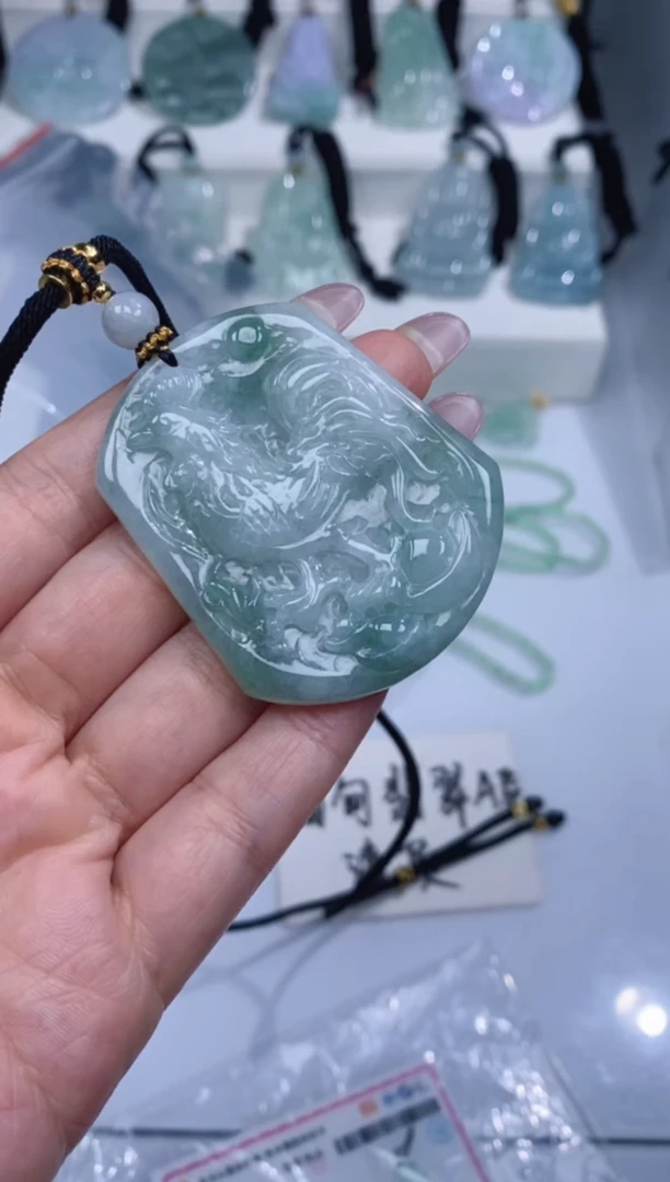 颈饰未镶嵌翡翠吊坠