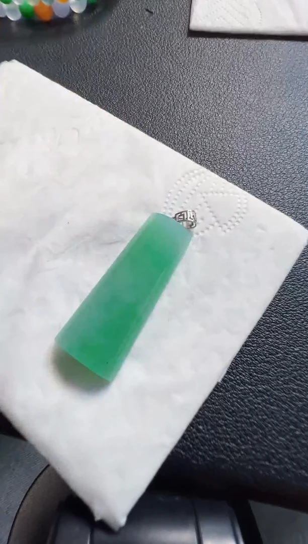 吊坠(不含链)18K金镶嵌翡翠680