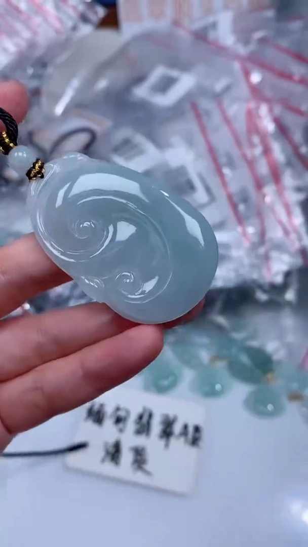 颈饰未镶嵌翡翠吊坠
