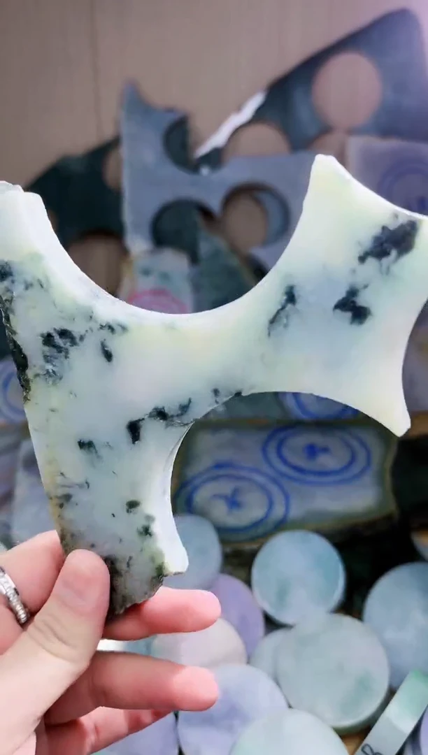 翡翠未镶嵌颈饰翡翠A货 江谭333