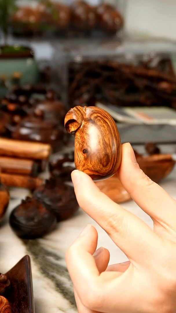 黄花梨/降香黄檀海黄代代有福福袋手把件