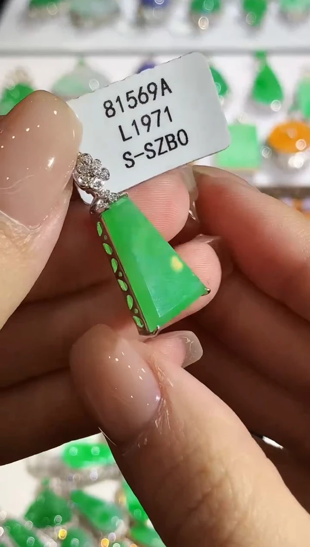 翡翠18K金镶嵌吊坠(不含链)L1971多样性发其一