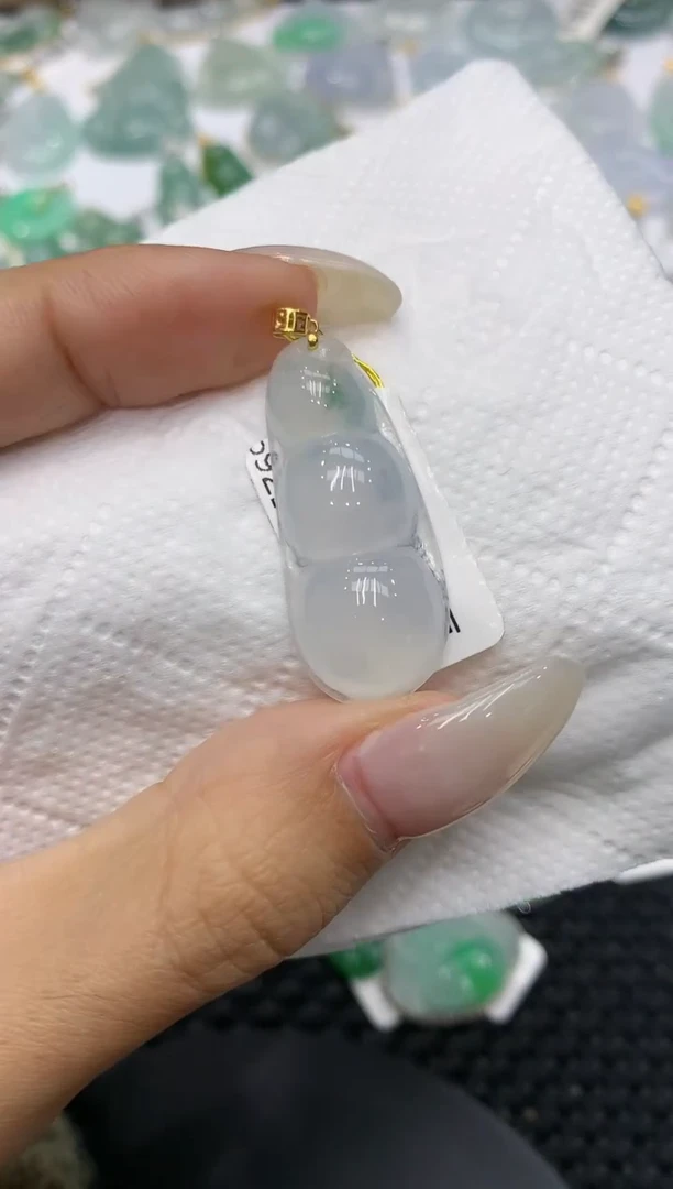 颈饰18K金镶嵌翡翠111111111111