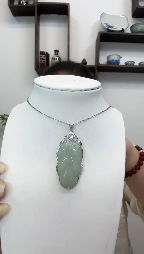 吊坠(赠链)银S925镶嵌翡翠叶子