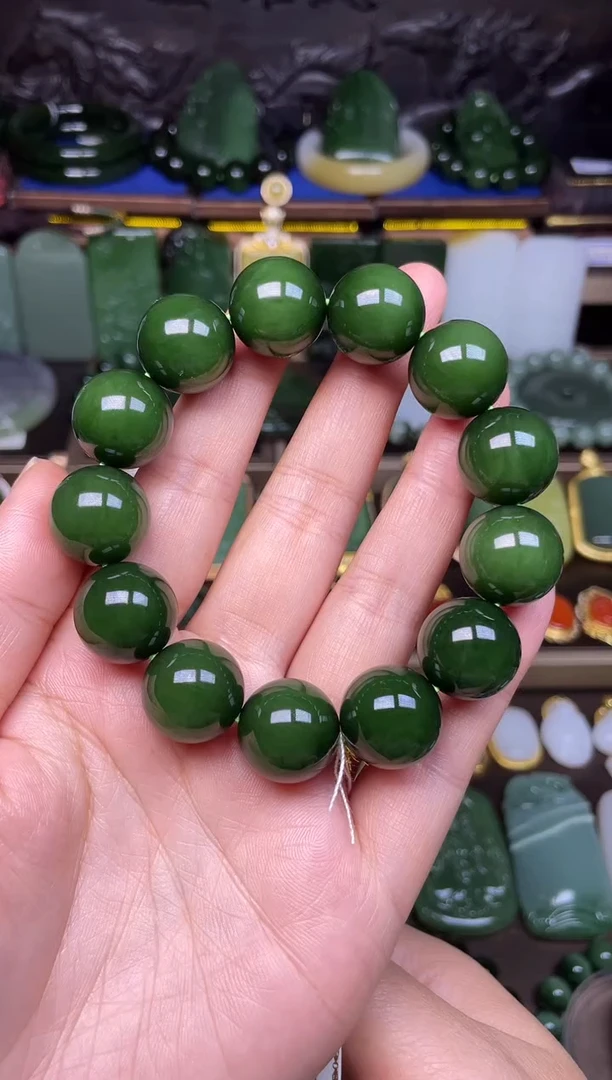 颈饰未镶嵌和田玉冰底菠菜绿手串17.5