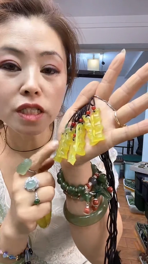 岫玉未镶嵌颈饰多样性发货其中之一