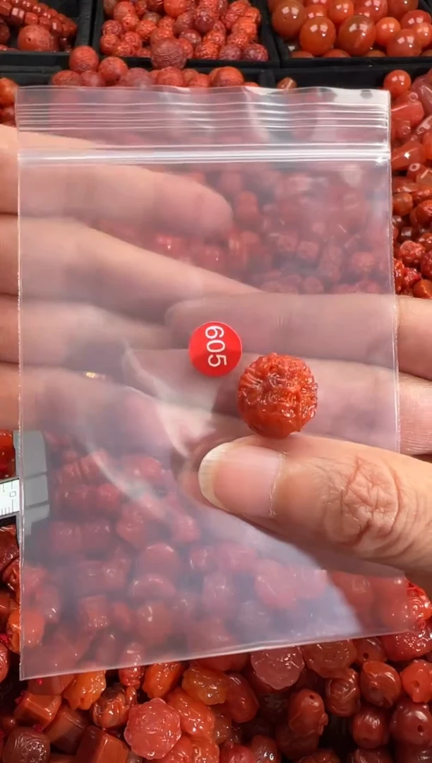 南红玛瑙未镶嵌颈饰1