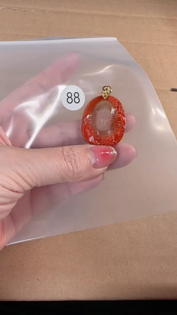 【闪购商品】南红玛瑙吊坠(不含链)18K金镶嵌原矿无优化无裂佛公