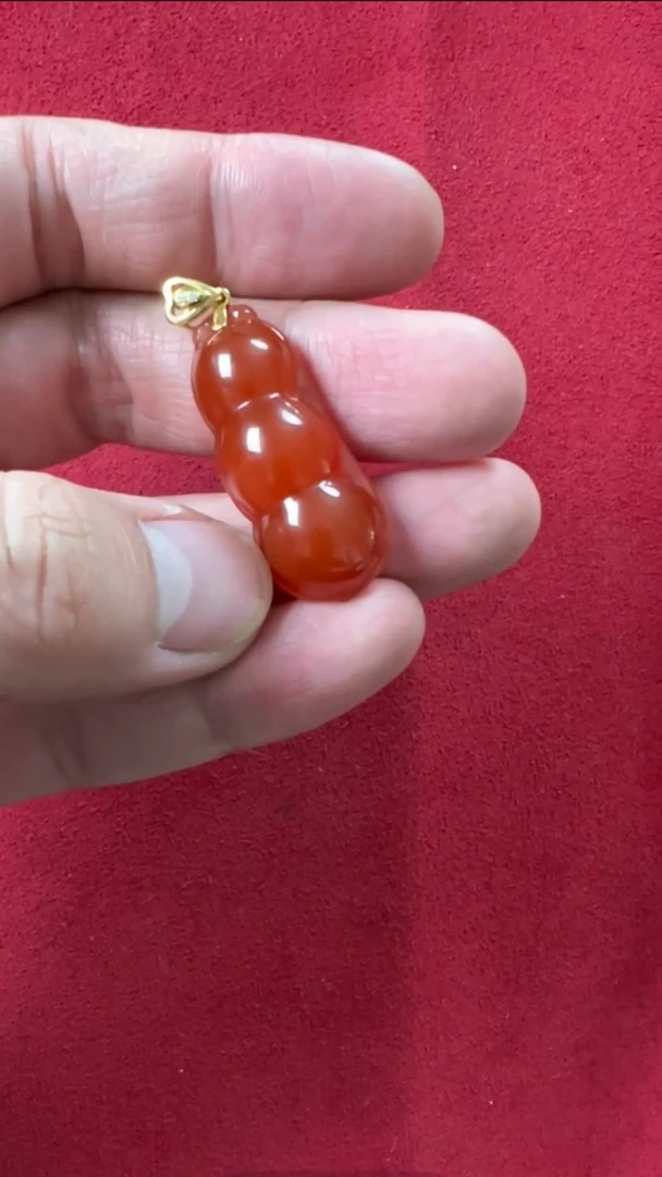 【闪购商品】南红玛瑙挂件18K金镶嵌保山胶质感福豆