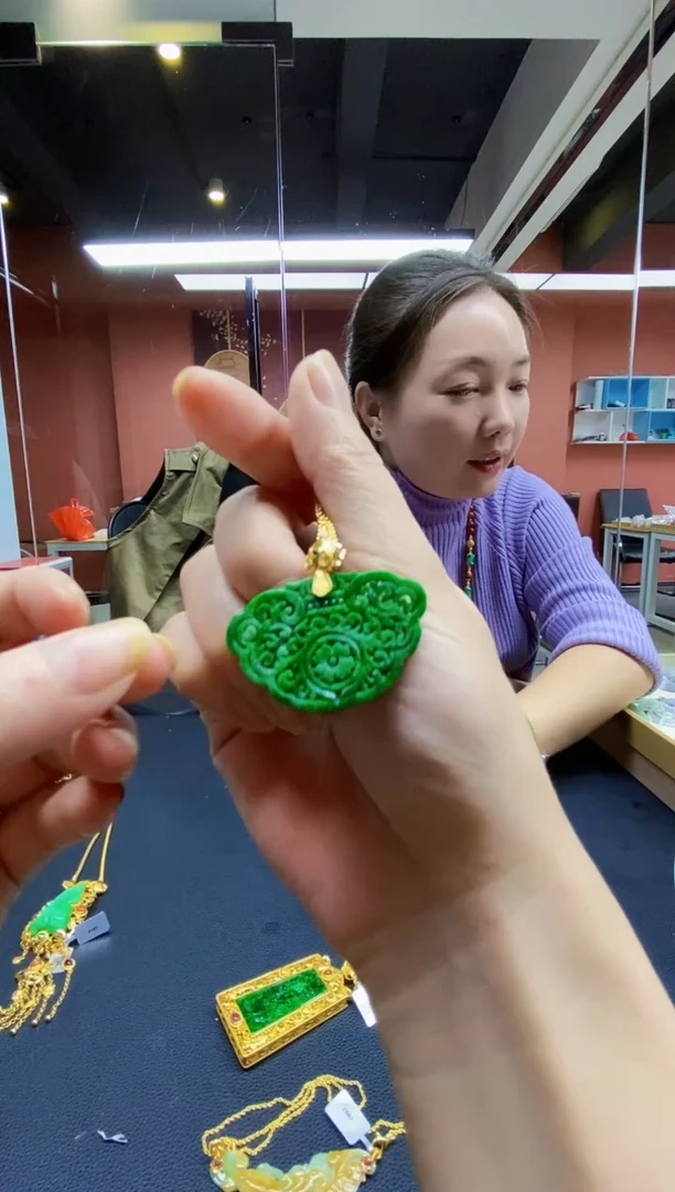 颈饰未镶嵌翡翠吊坠