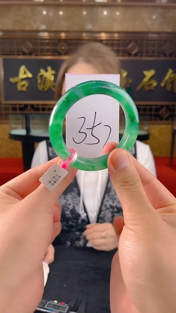 未镶嵌手镯石英质玉（非洲翠）微瑕介意勿拍