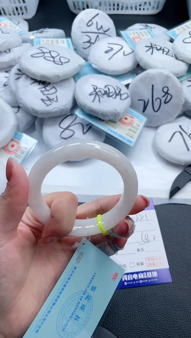 和田玉手镯未镶嵌13V221-58