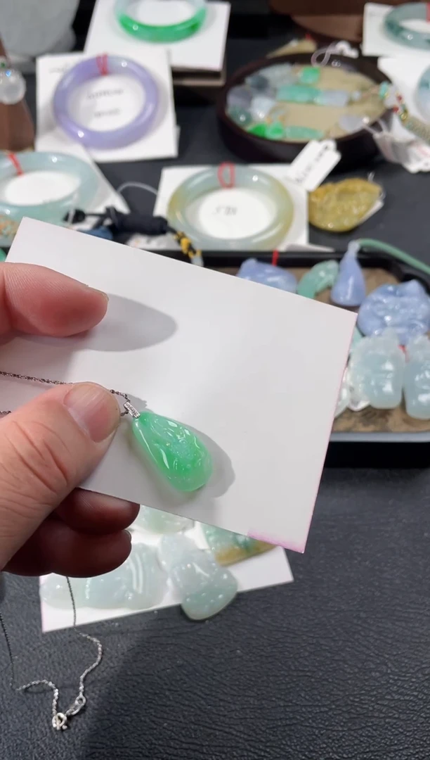 【闪购商品】翡翠颈饰未镶嵌吊坠