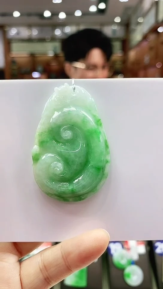 颈饰未镶嵌翡翠如意