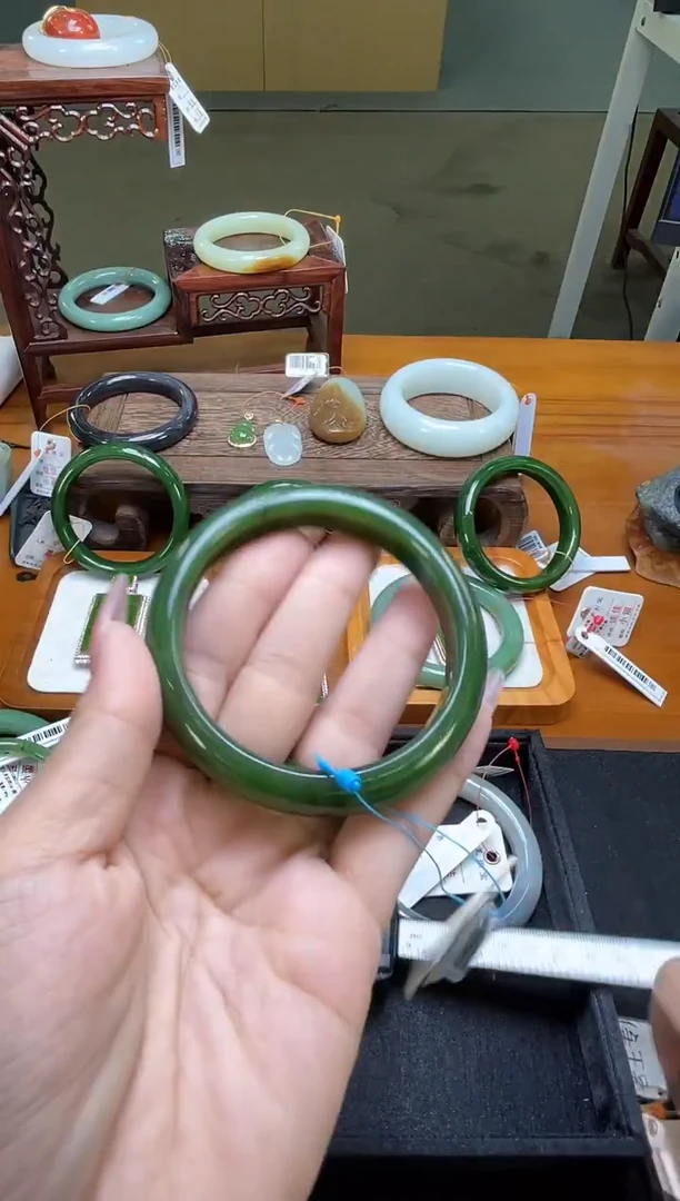 未镶嵌手镯和田玉俄七碧玉菠菜绿 58圈