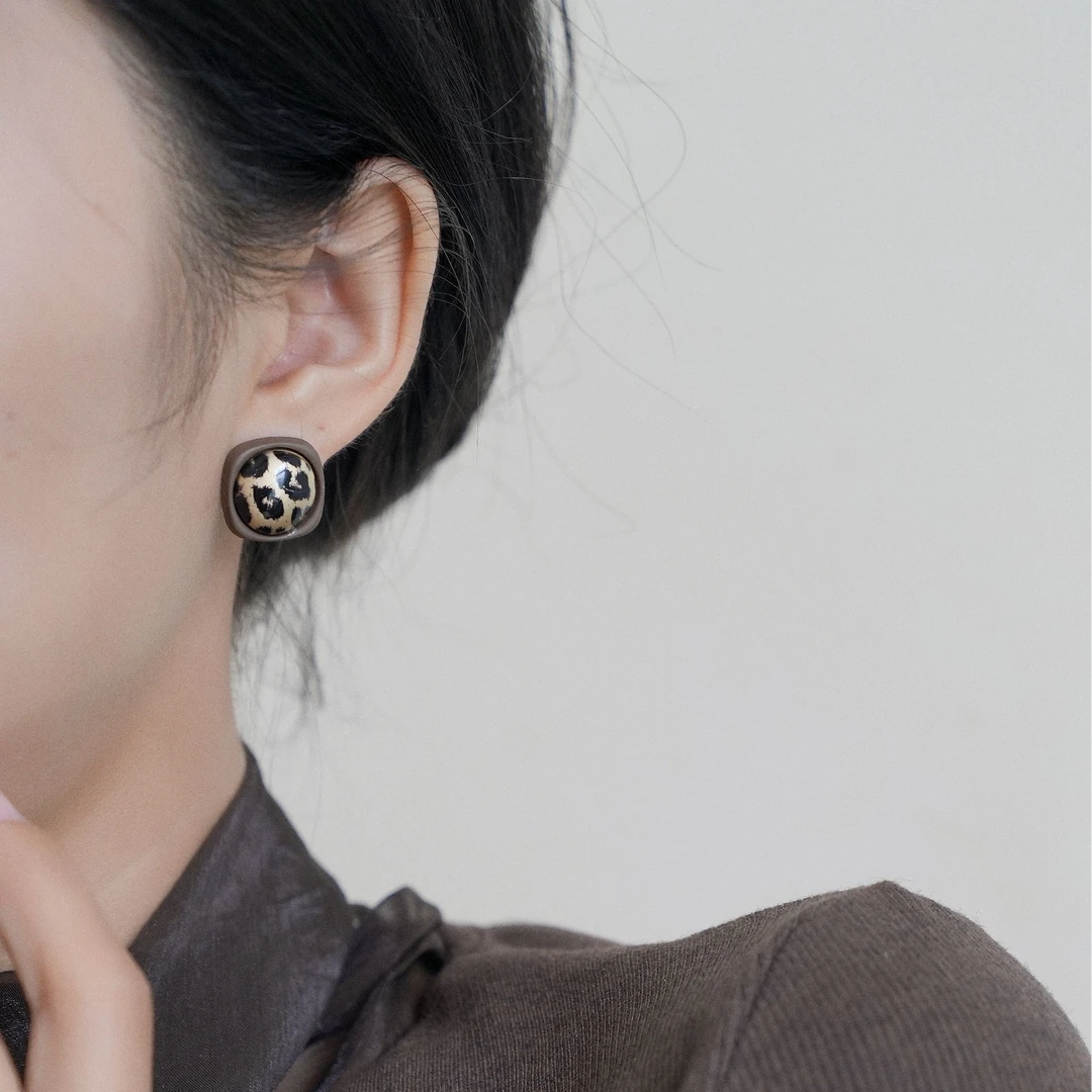 铜合金耳饰 复古气质几何方形咖色豹纹耳钉女轻奢高级感耳环