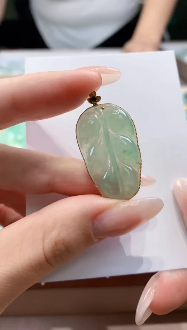 翡翠18K金镶嵌颈饰天然A货翡翠挂件