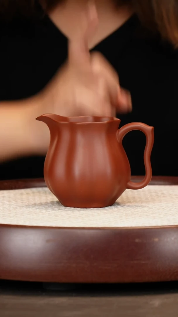 紫砂筋纹带把公道杯