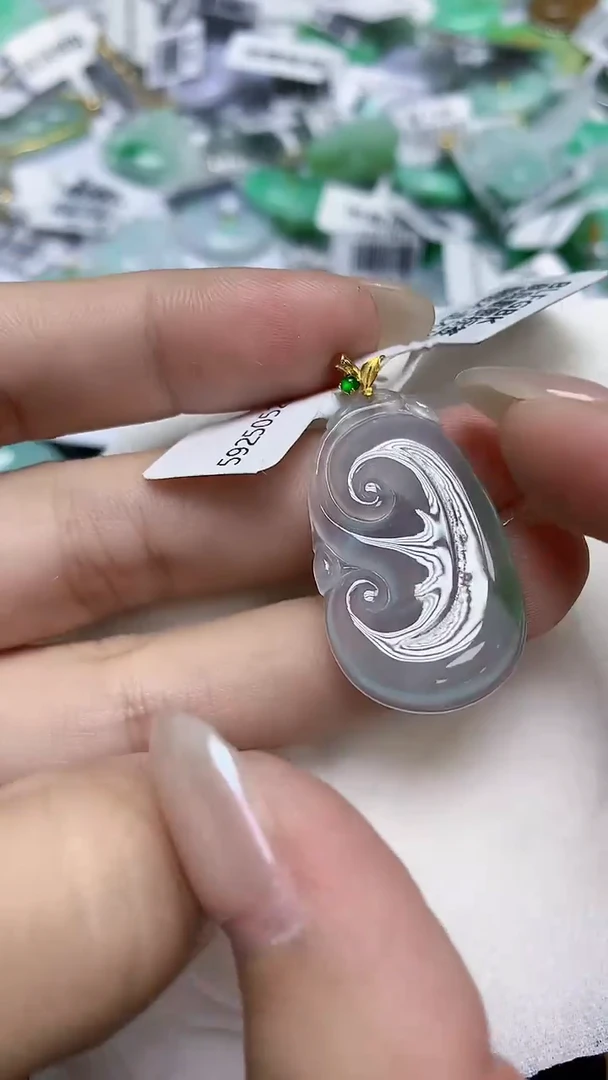 翡翠18K金镶嵌颈饰天然缅甸翡翠A货