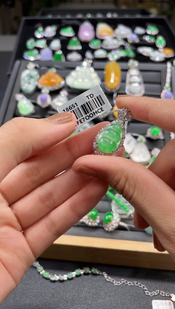 18K金镶嵌挂件翡翠ZHG00103-033