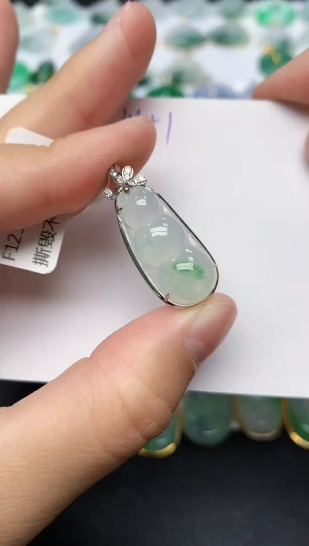 颈饰18K金镶嵌翡翠天然缅甸A货翡翠百元以上9元证书费自理