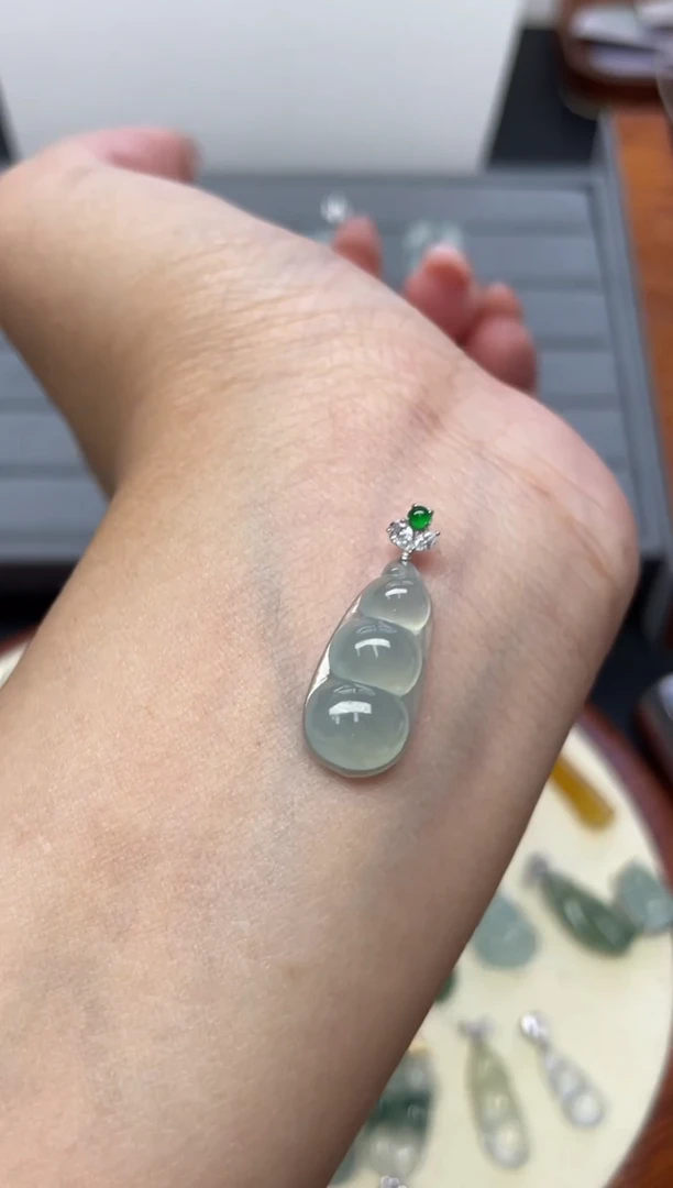 颈饰18K金镶嵌翡翠(23号链接)纯天然A货缅甸翡翠豆子吊坠