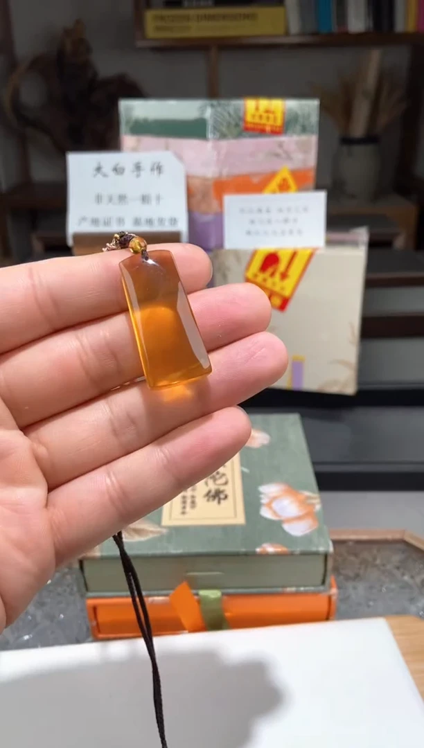 琥珀颈饰未镶嵌平安无事牌