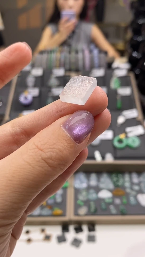 颈饰未镶嵌翡翠兽头