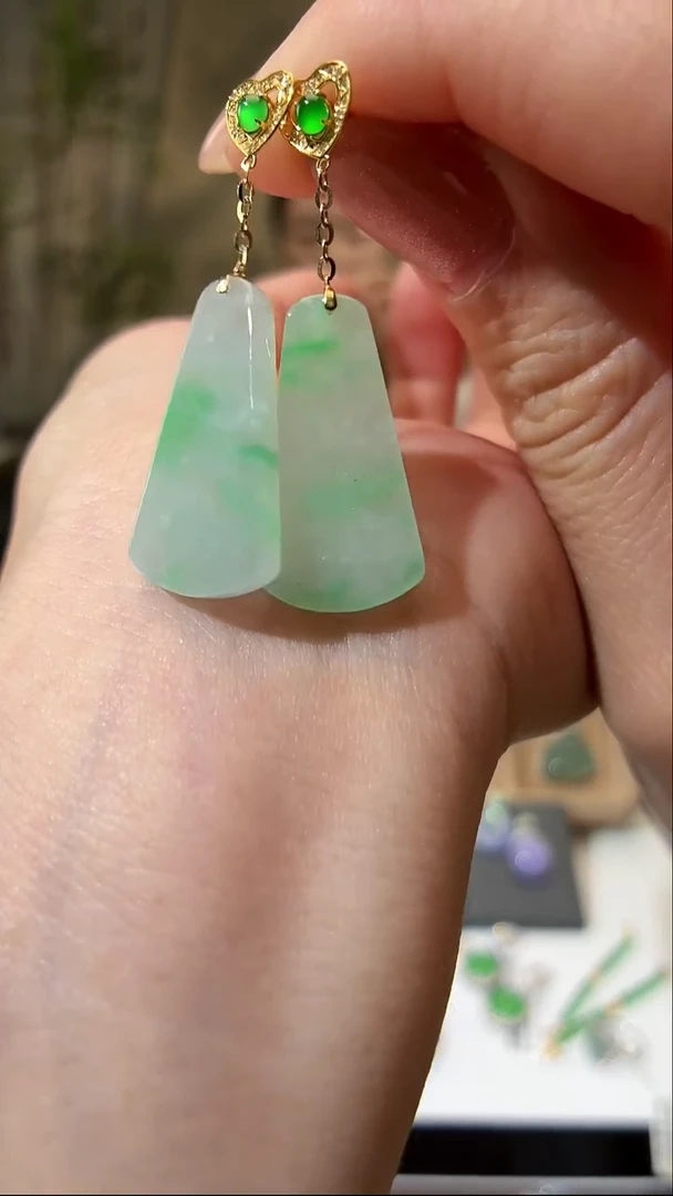 18K金镶嵌翡翠耳饰耳饰