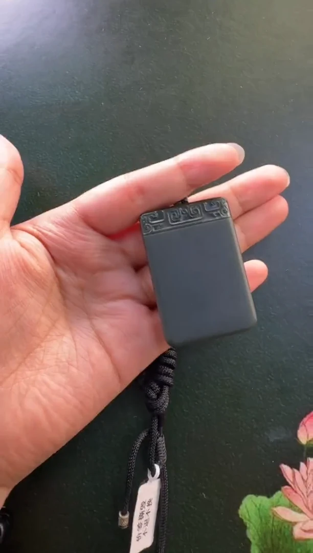 颈饰未镶嵌和田玉吊坠