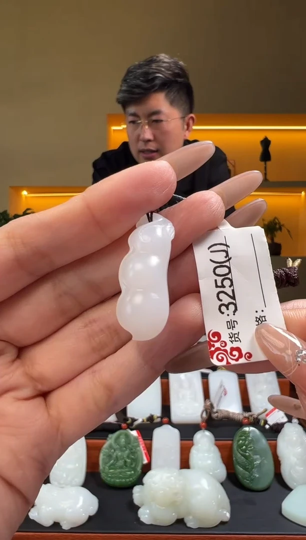 颈饰未镶嵌和田玉1J